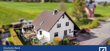 "Traumhaftes Einfamilienhaus mit Einliegerwohnung und Panoramablick!"