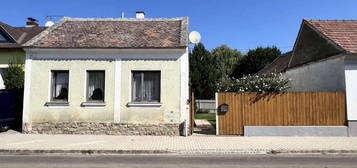 Renovierungsbedürftiges Landhaus in Hadres - Perfekt für Naturliebhaber! 51 m², 3 Zimmer, mit ca. 226 m² großem Garten