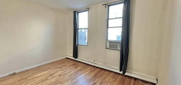 687 Manhattan Ave #3F, Brooklyn, NY 11222