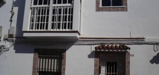 Chalet adosado en venta en calle Guetaria, 13