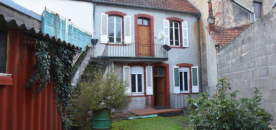 A Saint Eloy-les-Mines, maison familiale à la décoration fle