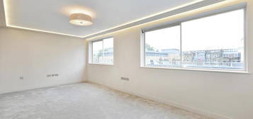 4 bed flat for sale