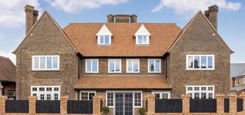 Flat for sale in Queens Head, Horsham RH13