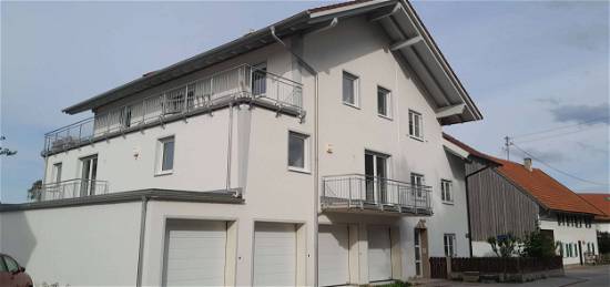 Traumhafte 3-Zimmer-Wohnung mit gehobener Innenausstattung und Dachterrasse in Issing