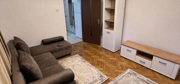 Apartament, 2 dormitoare, centrală proprie, renovat