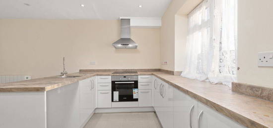 Flat to rent in Ongar Road, Brentwood CM15