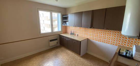 À vendre 59950 EUR à Courpière : appartement avec 4 pièces