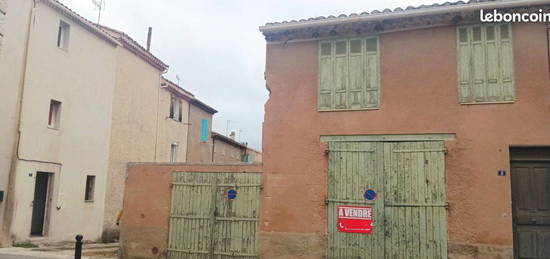 Maison de village a renover a pourrieres