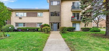 1050 N Wheeling Rd Apt 1A, Mount Prospect, IL 60056