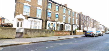 Flat to rent in Ruskin Road, London N17