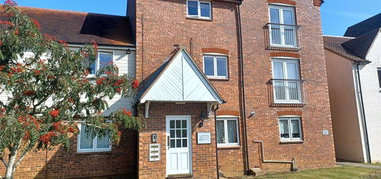 Flat to rent in Marina Way, Abingdon OX14