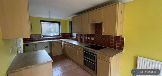 4 bedroom semi-detached house