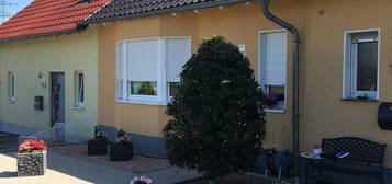 Doppelhaushälfte/ArtMaisonette, groß. Wohnzimmer, 3 Schlafzimmer, gr. Wohnküche, W-D-Bad, Terrasse/Garten/Carport, 120 qm Wohnfl., in Wesseling-Urfeld