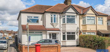 Flat to rent in Collier Row Lane, Romford RM5