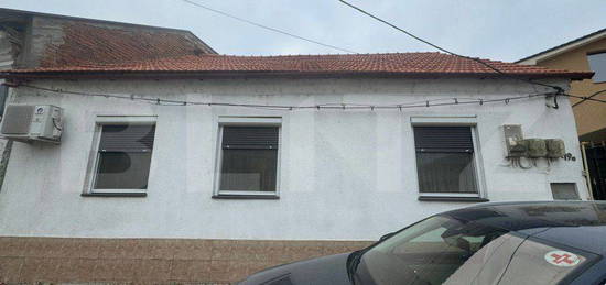 Casa tip duplex cu doua unitati locative si terasa acoperita