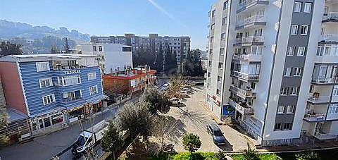 ÇİĞLİ UĞUR MUMCU'DA SATLIK 3+1 DAİRE 130m2 TAKASA UYGUN