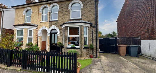 2 bedroom semi-detached house for sale