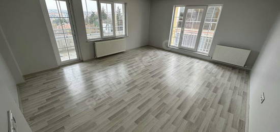 TOPÇU'DAN 4+1 180 m2 NET KİRALIK DAİRE