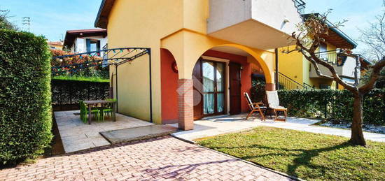 VILLA A SCHIERA A LAZISE