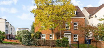 Flat to rent in Magdalene Gardens, London N20