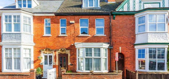 4 bedroom terraced house for sale