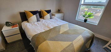 4 bed shared accommodation to rent