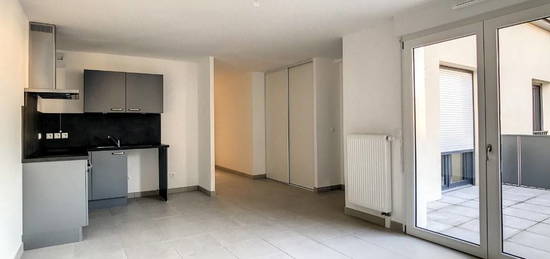 Appartement  à louer, 3 pièces, 2 chambres, 63 m²