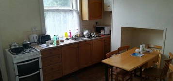 4 bed shared accommodation to rent