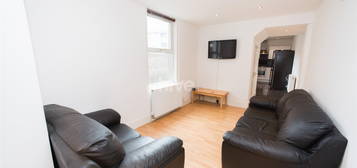 Flat to rent in Cheltenham Terrace, Heaton, Newcastle Upon Tyne NE6