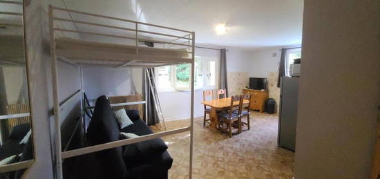 Studio meublé  à louer, 1 pièce, 27 m², Étage 1/–