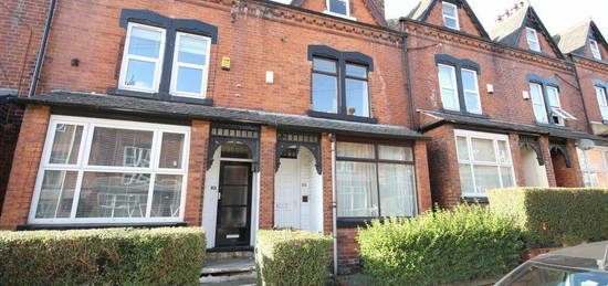 6 bedroom terraced house