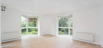 Flat to rent in Twickenham Road, Teddington TW11