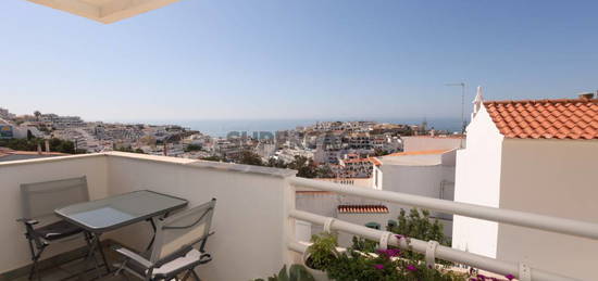 Apartamento T2 com Varanda e Vista Mar para a Baixa de Albufeira