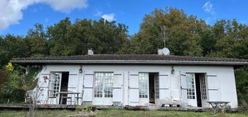 Maison sur sous sol avec garnd terrain arboré