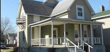 523 4th Ave S Apt 2, Clinton, IA 52732