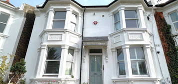 2 bed flat to rent