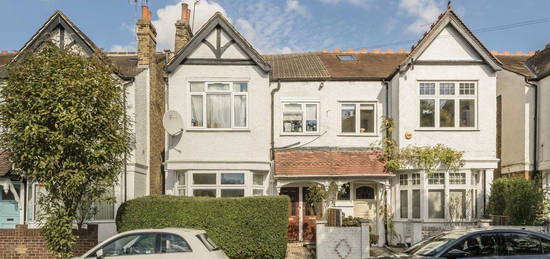 Flat for sale in Grafton Road, London W3