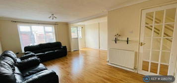 3 bedroom end of terrace house