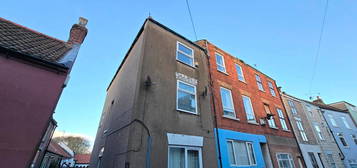 Flat to rent in Queen Street, Filey YO14