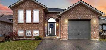 29 McGuiness Dr, Brantford, ON N3T 6M6