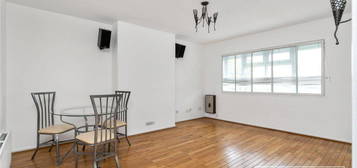 Maisonette to rent in Basing Way, Finchley, London N3