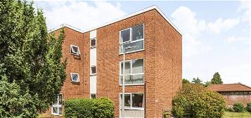 Flat to rent in Highland Court, Gordon Road, South Woodford, London E18