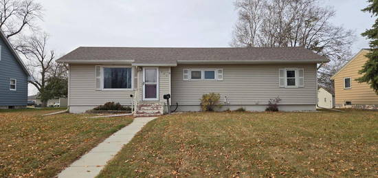 904 15th St S, Benson, MN 56215