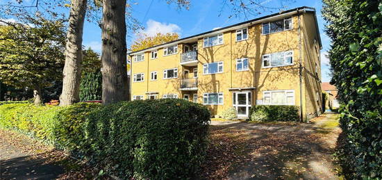 Flat for sale in Cambridge Road West, Farnborough, Hampshire GU14