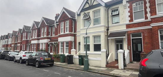 Flat to rent in Addison Road, Hove BN3