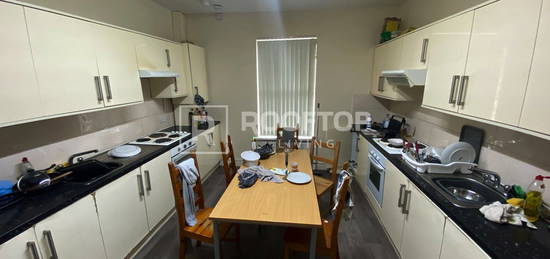 8 bed shared accommodation to rent