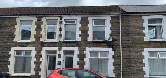 4 bed terraced house for sale