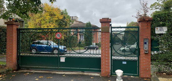 Toulouse/Pont des Demoiselles - rue Pradal Appt T2 avec parking s-sol