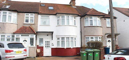 Studio to rent in Carmelite Road, Harrow HA3