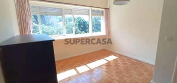 Apartamento T4 nas Antas com bons acessos